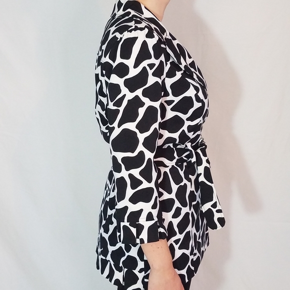 Woman's trench coat with belt - Picture 4 of 7